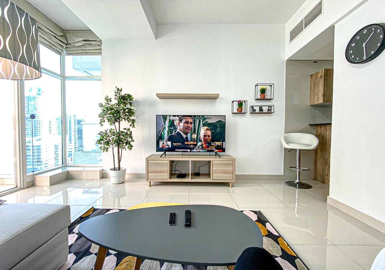 Walk To The Beach Or Enjoy The Amazing View From The Balcony Leilighet Dubai Eksteriør bilde