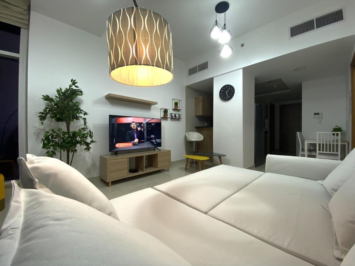 Walk To The Beach Or Enjoy The Amazing View From The Balcony Leilighet Dubai Eksteriør bilde
