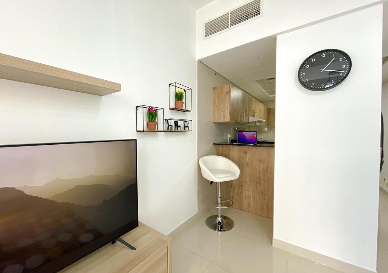Walk To The Beach Or Enjoy The Amazing View From The Balcony Leilighet Dubai Eksteriør bilde