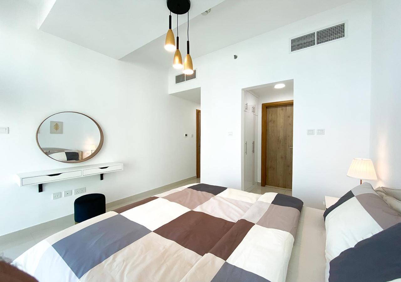 Walk To The Beach Or Enjoy The Amazing View From The Balcony Leilighet Dubai Eksteriør bilde
